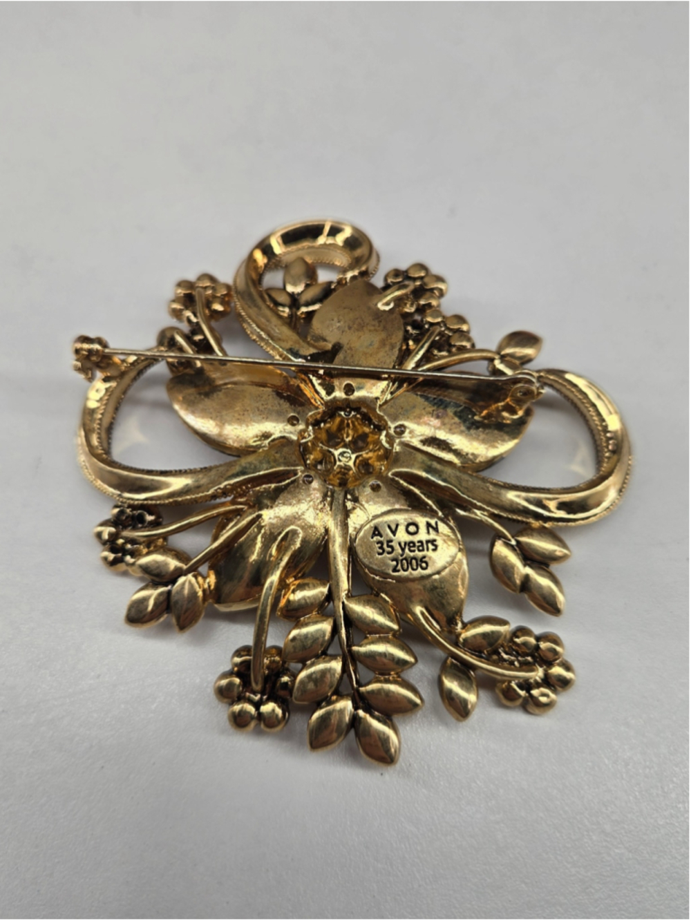 Vintage Avon Floral Brooch Collectible Pin Red Rhinestones Goldtone Classic - Picture 4 of 9